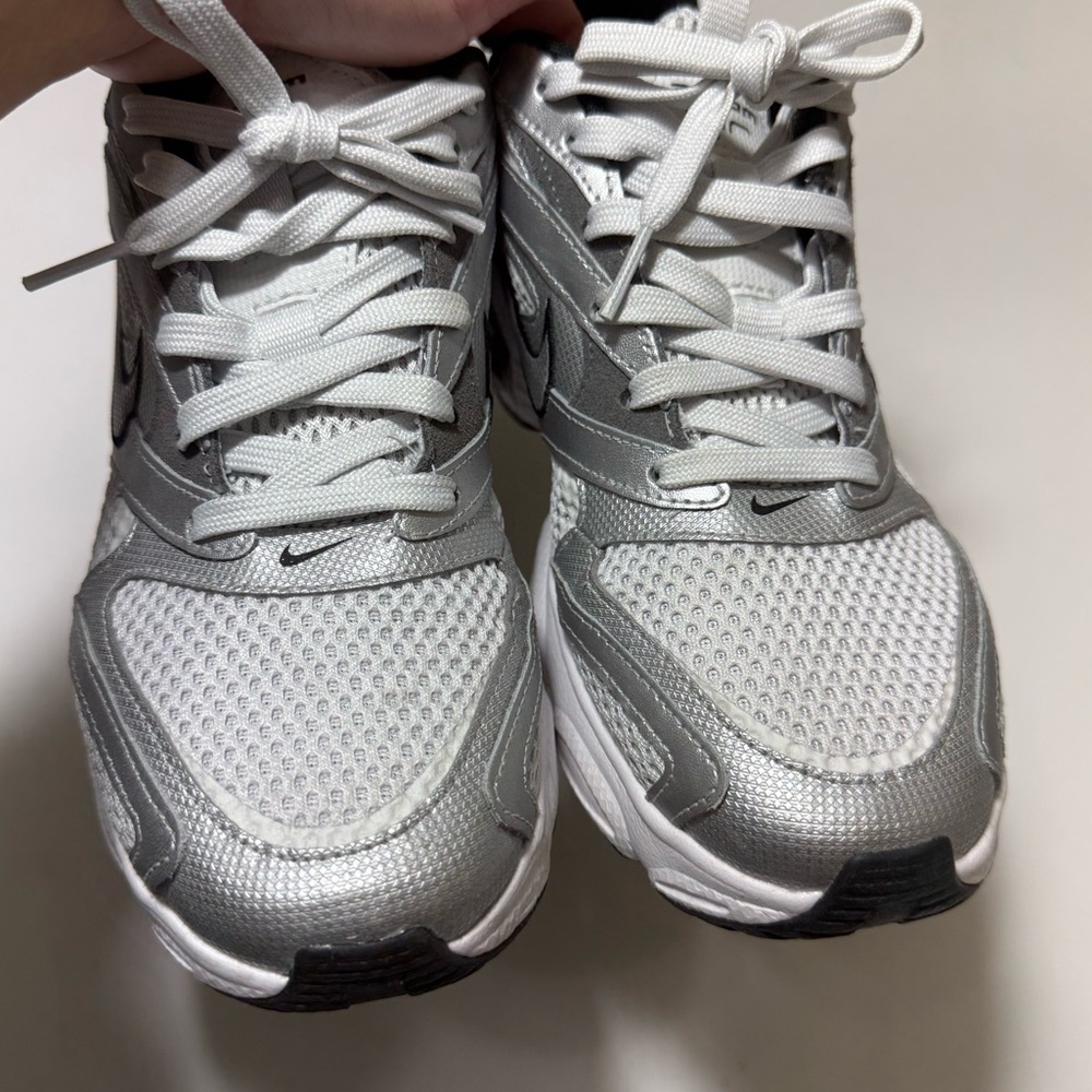 Nike Women's Zoom Air Fire Sneakers - Metallic Silver and White - Size 8 - Picture 13 of 16